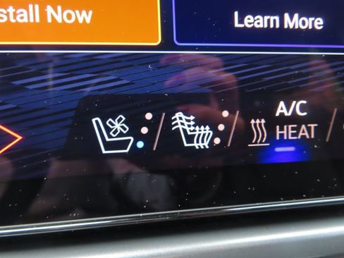 Used 2025 Chevrolet Equinox EV RS w/ Convenience Package II AWD/4WD image 32