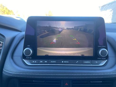 Used 2024 Nissan Rogue S image 21