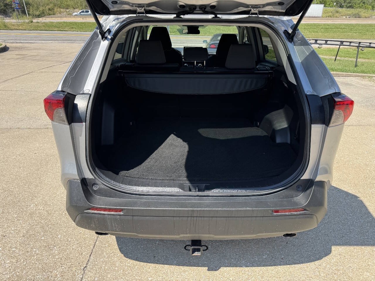 Used 2020 Toyota RAV4 XLE FWD image 18
