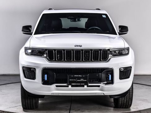 Used 2023 Jeep Grand Cherokee Overland w/ Luxury Tech Group IV AWD/4WD image 8