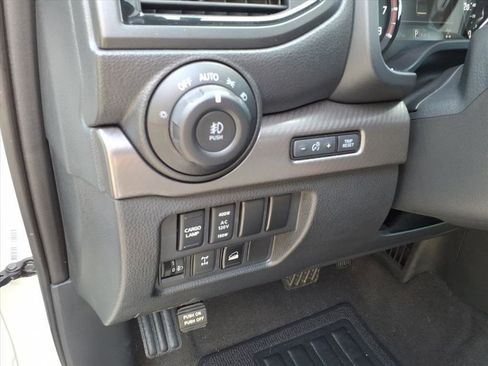 Used 2021 Nissan Titan PRO-4X w/ Pro-4x Convenience Package AWD/4WD image 28