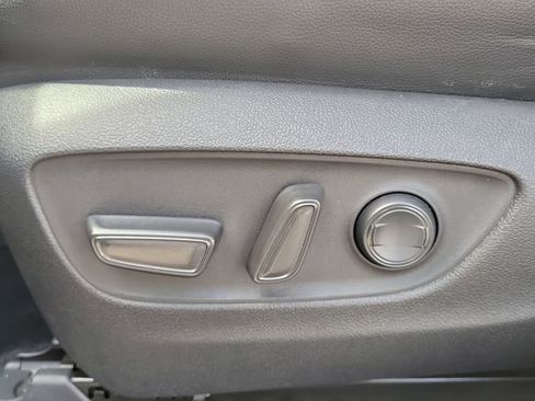 Used 2021 Toyota Highlander XLE FWD image 27