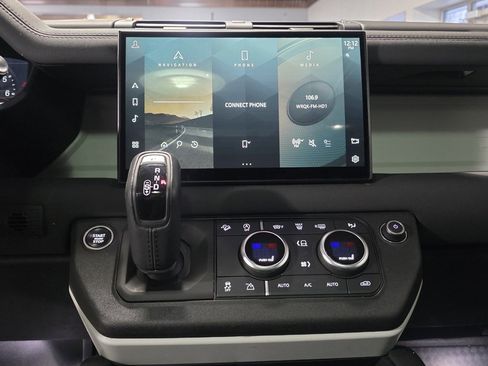 Used 2022 Land Rover Defender 90 S image 10