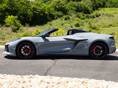 Used 2025 Chevrolet Corvette Z06 w/ Stealth Interior Trim Package RWD image 3