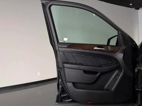 Used 2016 Mercedes-Benz GL 450 4MATIC w/ Premium I Package image 27