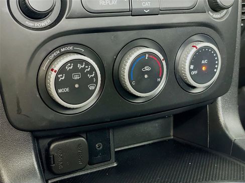 Used 2013 MAZDA MX-5 Miata Club image 18