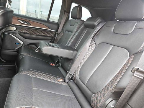 Used 2022 Jeep Grand Cherokee Summit w/ Luxury Tech Group V image 16