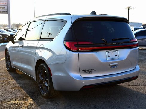 New 2026 Chrysler Pacifica Select image 4