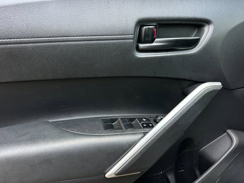 Used 2022 Toyota Corolla Cross LE image 10