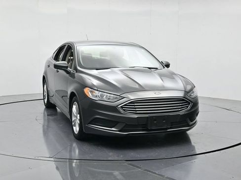 Used 2018 Ford Fusion SE FWD image 4