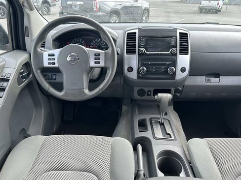 Used 2016 Nissan Frontier SV image 17