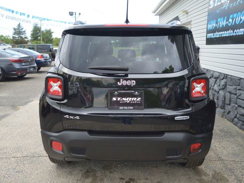 Used 2017 Jeep Renegade Latitude w/ Cold Weather Group AWD/4WD image 4