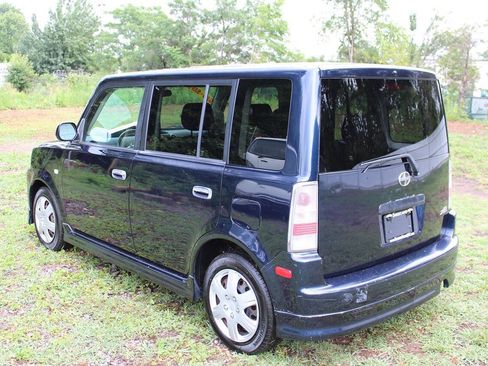 Used 2005 Scion xB FWD image 9