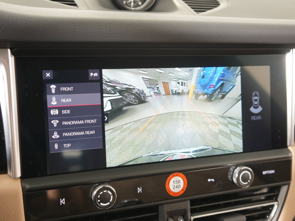 Certified 2023 Porsche Macan Turbo AWD/4WD image 32