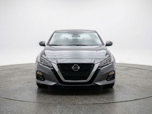 Used 2025 Nissan Altima 2.5 SV image 2