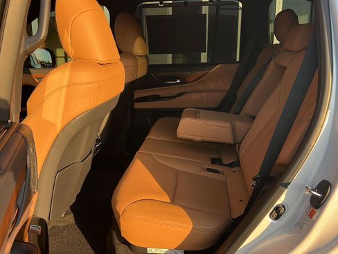 Certified 2025 Lexus LX 600 4WD w/ Accessory Package (Z1) image 11