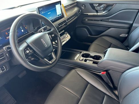 New 2025 Lincoln Corsair Reserve w/ Equipment Group 202A image 9