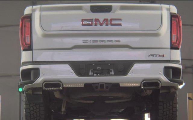 Used 2022 GMC Sierra 1500 AT4 w/ AT4 Premium Package AWD/4WD image 3