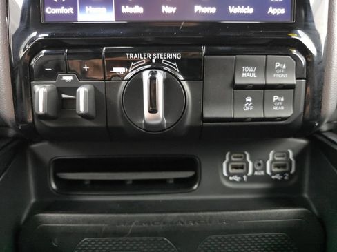 Used 2023 RAM 1500 Laramie AWD/4WD image 33