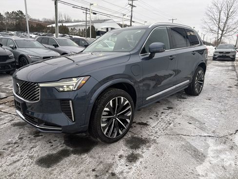 New 2026 Volvo XC90 T8 Plus w/ Protection Package Premier image 3