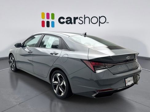 Used 2022 Hyundai Elantra Limited w/ Preferred Accessory Package FWD image 3