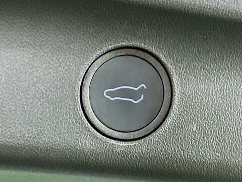 Used 2022 Tesla Model Y Performance image 28