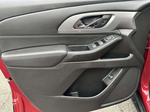 Used 2021 Chevrolet Traverse LT image 20