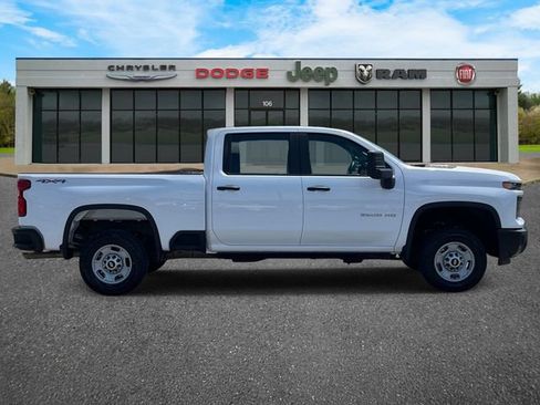 Used 2025 Chevrolet Silverado 2500 W/T AWD/4WD image 3