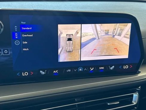 New 2026 Chevrolet Traverse LT w/ Sun and Wheel Package FWD image 29