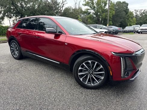 Used 2024 Cadillac Lyriq Sport RWD image 6