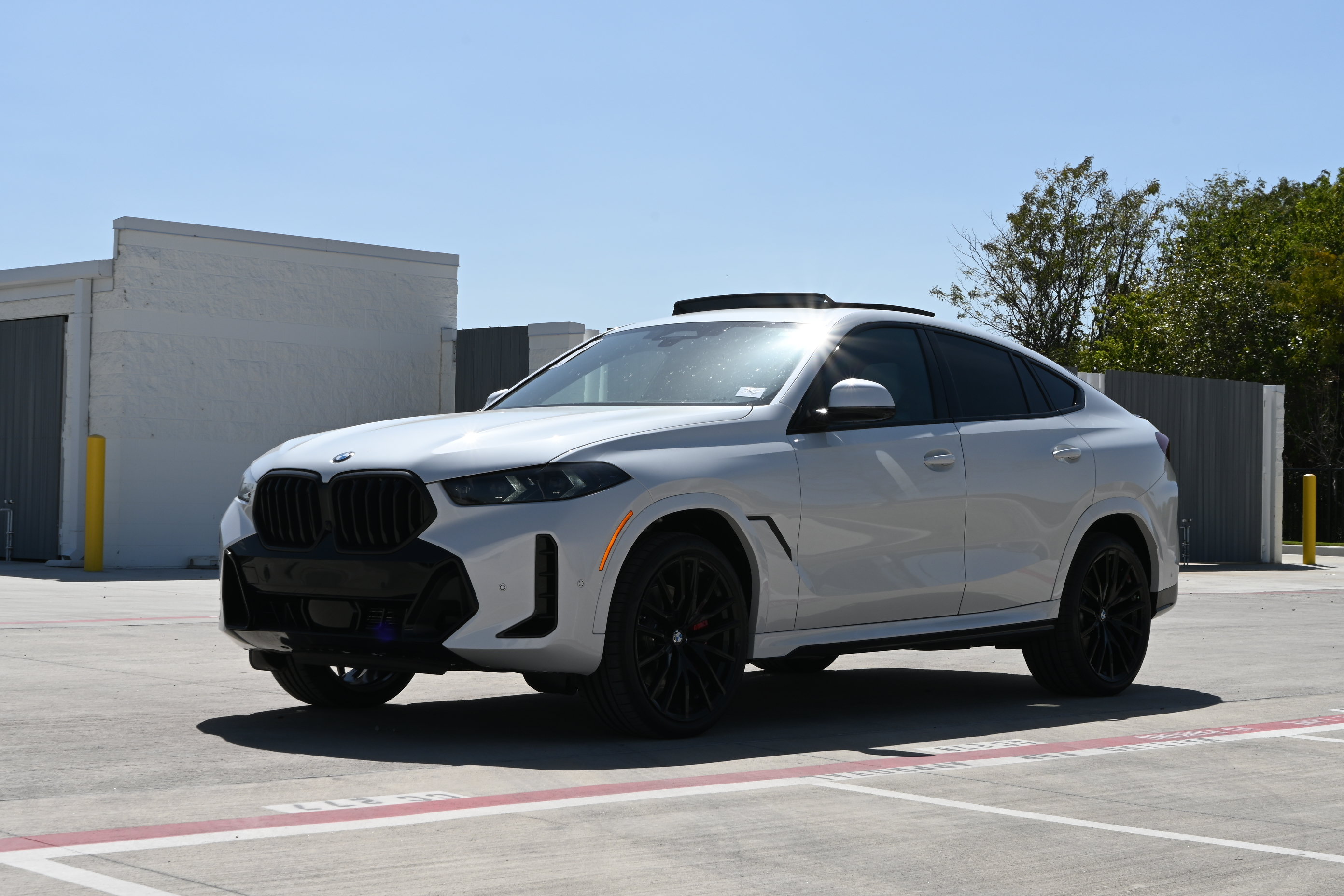 New 2027 BMW X6 xDrive40i w/ Executive Package AWD/4WD image 3