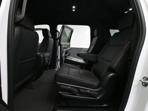 Used 2025 GMC Yukon XL Denali AWD/4WD image 42