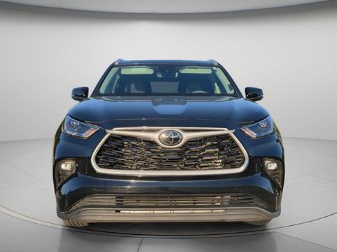 Used 2023 Toyota Highlander XLE FWD image 9