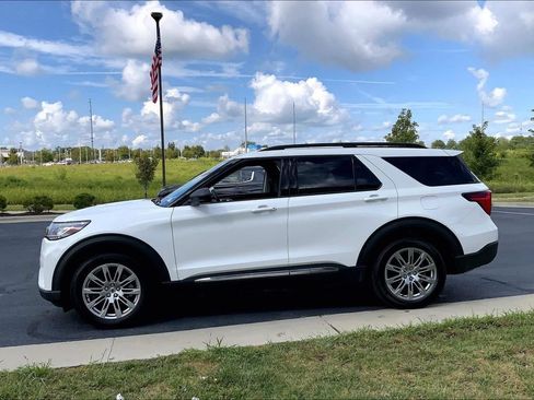 Used 2025 Ford Explorer Active w/ Active Comfort Package AWD/4WD image 12