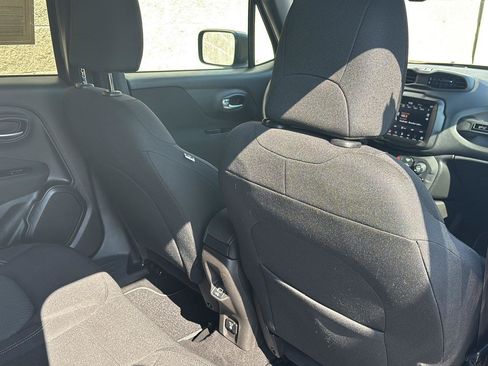 Used 2021 Jeep Renegade Latitude AWD/4WD image 21