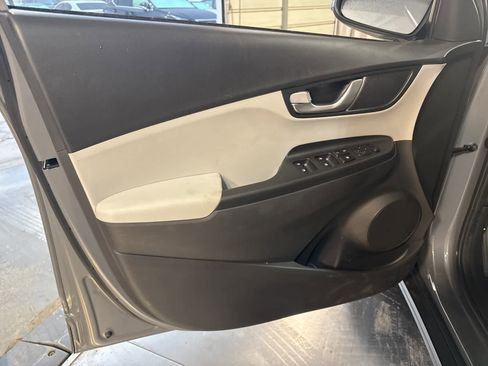 Used 2023 Hyundai Kona SE w/ Cargo Package image 17