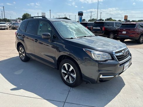 Used 2018 Subaru Forester 2.5i Premium w/ All-Weather Package AWD/4WD image 8