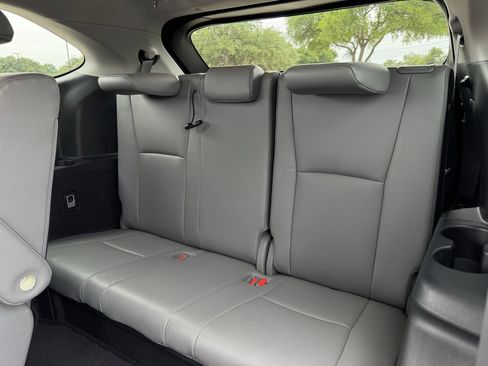 Used 2023 Toyota Highlander XLE FWD image 28