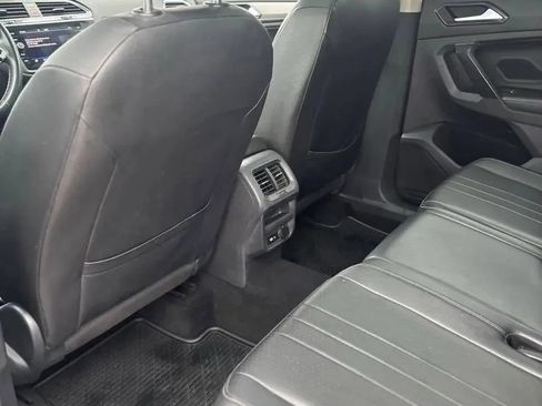 Used 2022 Volkswagen Tiguan SE w/ Panoramic Sunroof Package AWD/4WD image 19