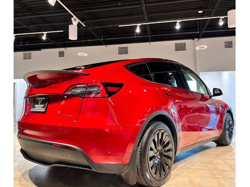 Used 2024 Tesla Model Y Long Range image 12