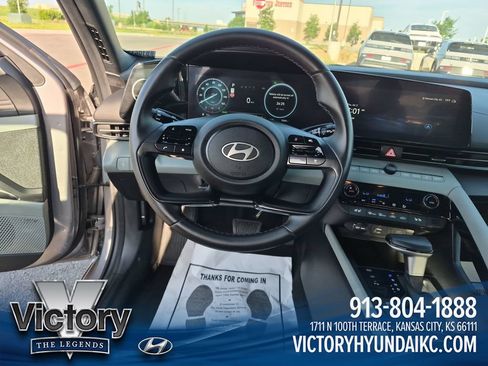 Used 2024 Hyundai Elantra Limited FWD image 13