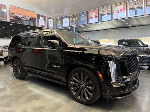 Used 2026 Cadillac Escalade V w/ LPO, Floor Liner Package AWD/4WD image 7