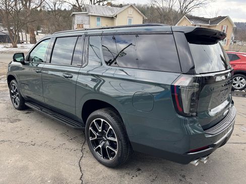 New 2026 Chevrolet Suburban RST image 12