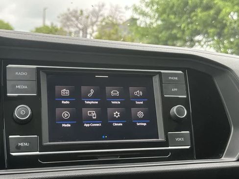 Used 2022 Volkswagen Jetta SE FWD image 18