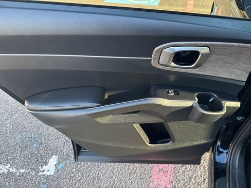 Used 2022 Kia Sorento S image 23