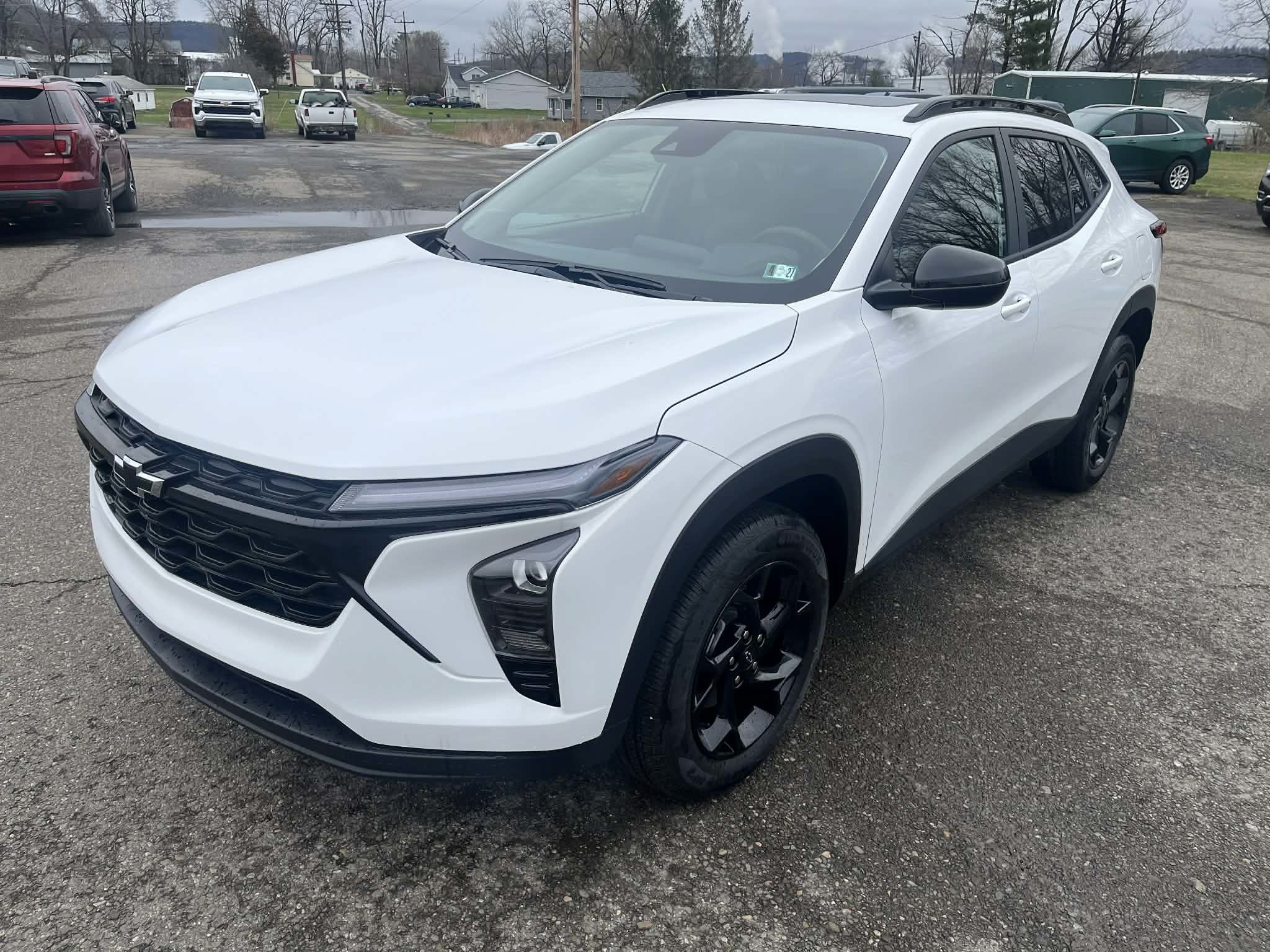 Used 2026 Chevrolet Trax LT w/ Sunroof Package FWD image 1