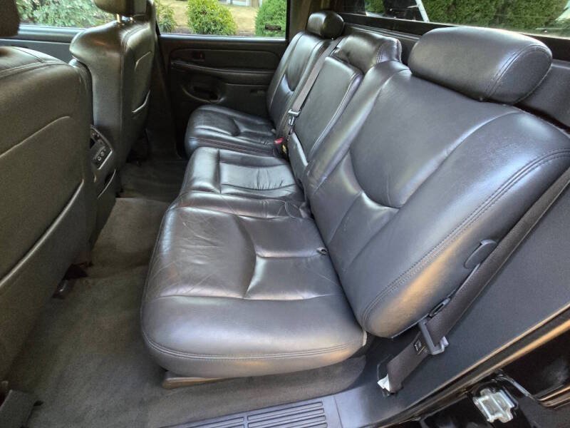 Used 2004 Chevrolet Avalanche Z71 w/ Sun And Sound Package AWD/4WD image 12