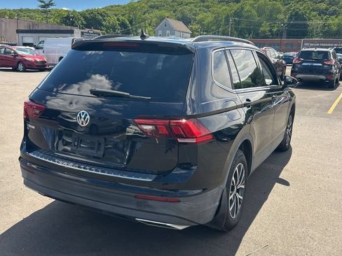 Used 2019 Volkswagen Tiguan SE w/ Panoramic Sunroof Package FWD image 4