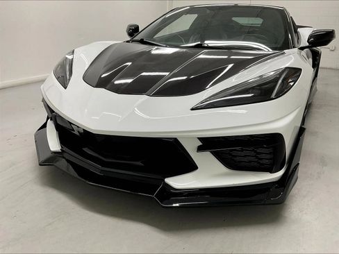 Used 2021 Chevrolet Corvette Stingray Coupe w/ Chrome Exterior Badge Package RWD image 23