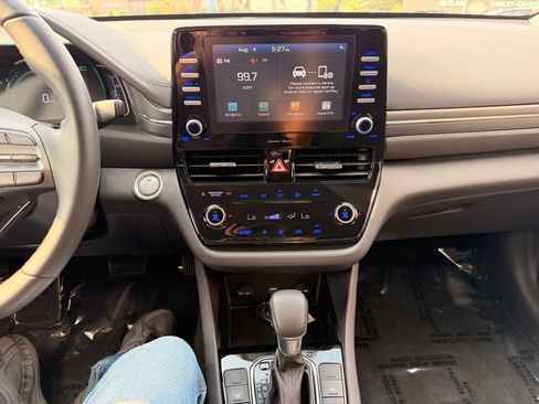 Used 2020 Hyundai Ioniq SE FWD image 4